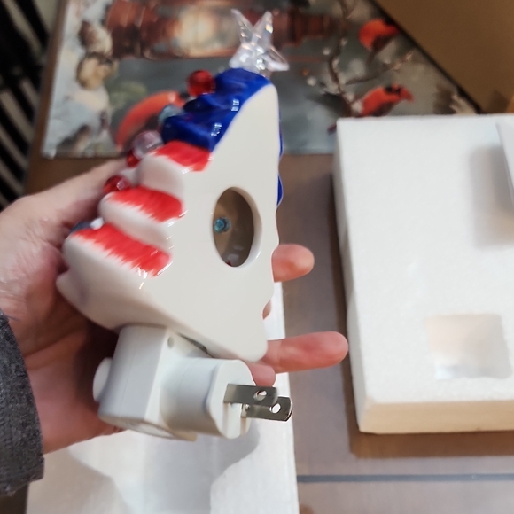 Festive Christmas Tree Night Light - Picture 3 of 6